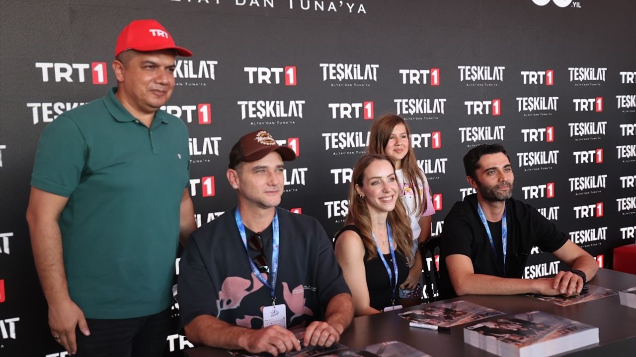 Teşkilat Dizi Oyuncuları TEKNOFEST Adana'da Hayranlarıyla Buluştu