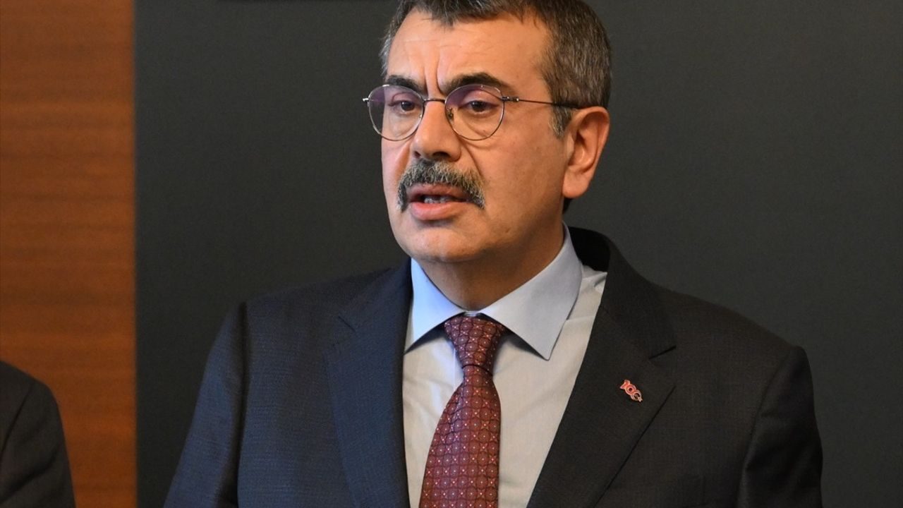 Trabzon'da Eğitim Değerlendirme Toplantısı: Bakan Tekin'den Deprem Mesajı