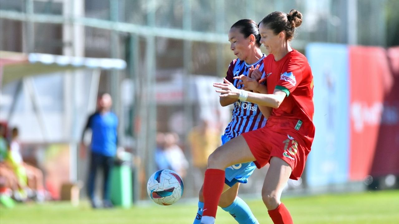 Trabzonspor Kadın Futbol Takımı, Amed Sportif Faaliyetler'i 1-0 Mağlup Etti