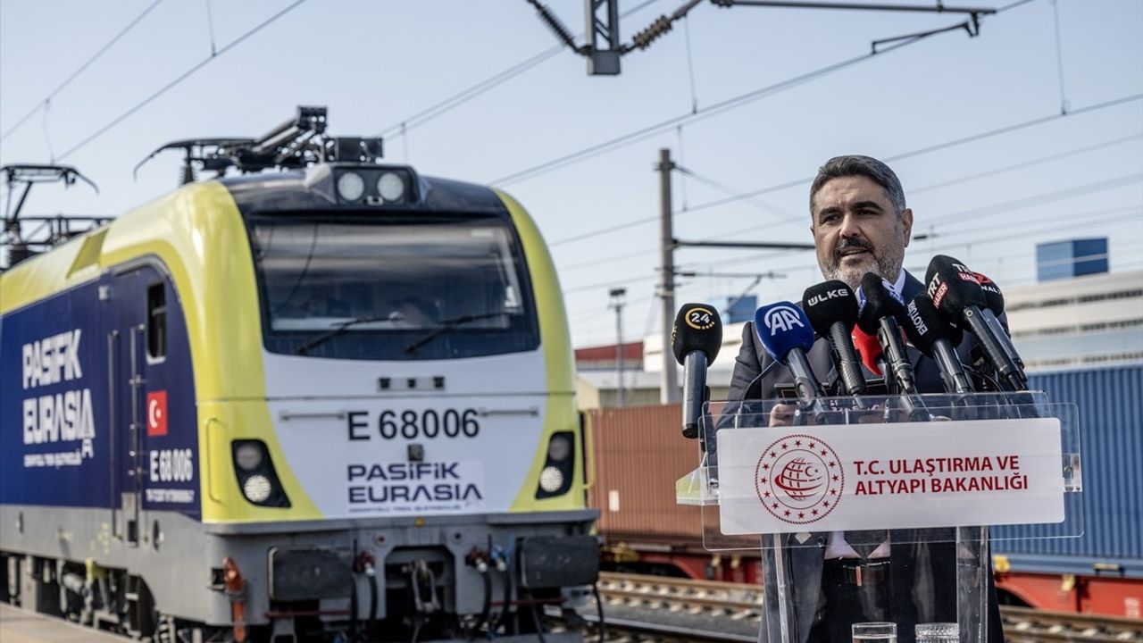 Türkiye'nin İlk Özel Uluslararası Yük Treni Yola Çıkıyor