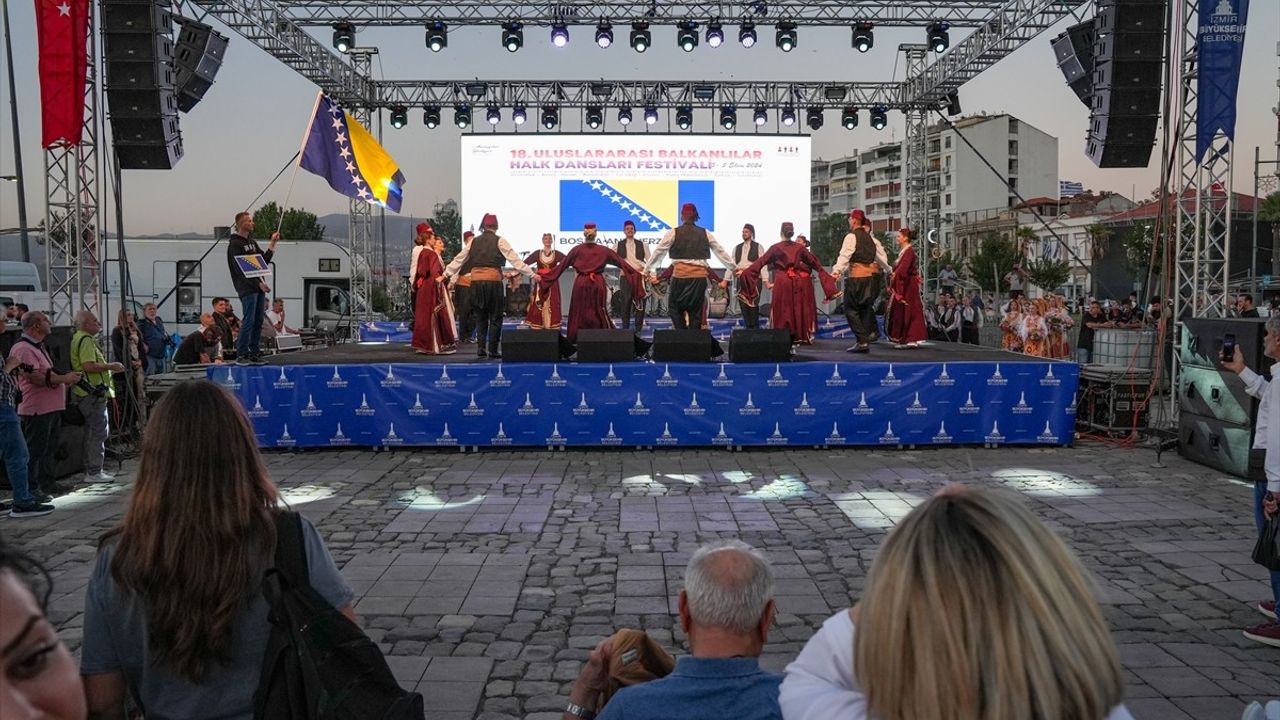 Uluslararası Balkan Dansları Festivali İzmir'de Coşkuyla Başladı