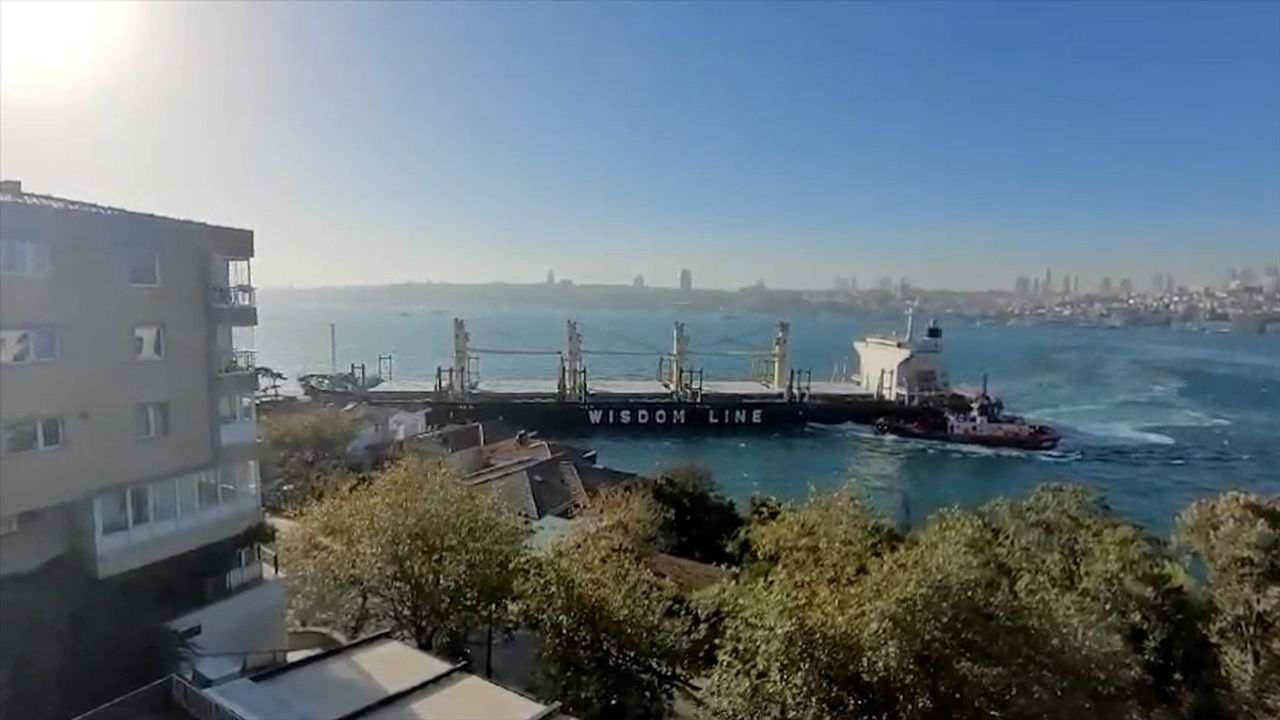 Üsküdar'da Gemiler Arasında Feci Kazada Hasar Oluştu