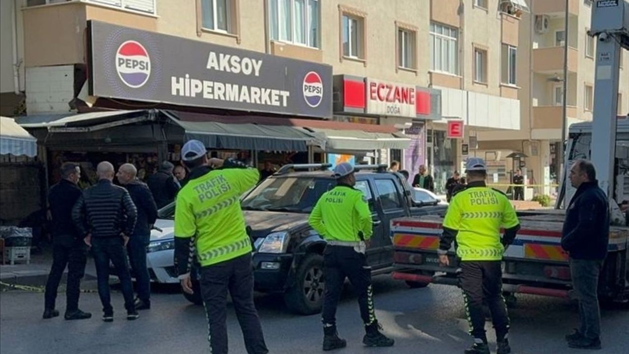 Üsküdar'da Polis Memuruna Saldırı: Baba ve Oğlu Yaralı