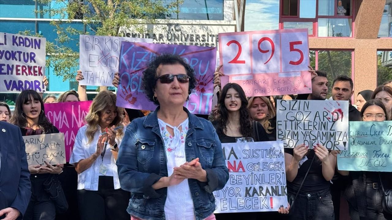 Üsküdar Üniversitesi'nden Kadına ve Çocuğa Yönelik Şiddet Protestosu