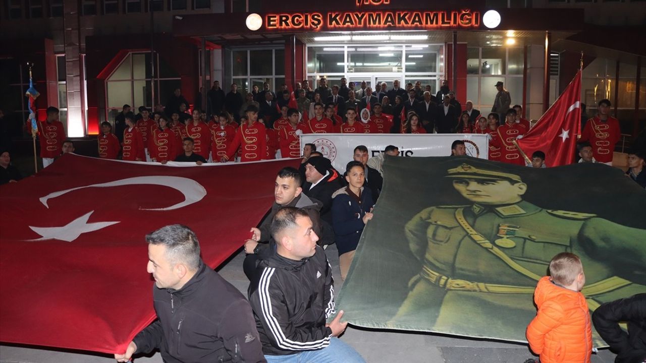 Van'da 29 Ekim Cumhuriyet Bayramı Coşkuyla Kutlandı