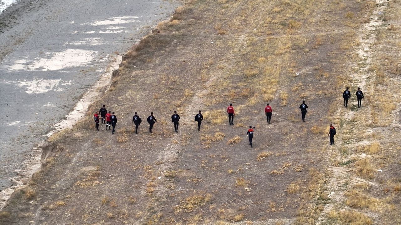 Van'da Kayıp Öğrenci Rojin Kabaiş'in Arama Çalışmaları Devam Ediyor