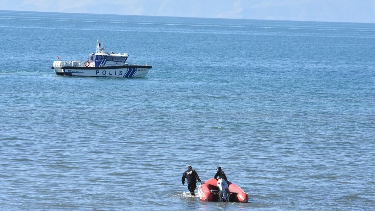 Van'da Termal Kameralarla Kaybolan Öğrenci Rojin Kabaiş Aranıyor