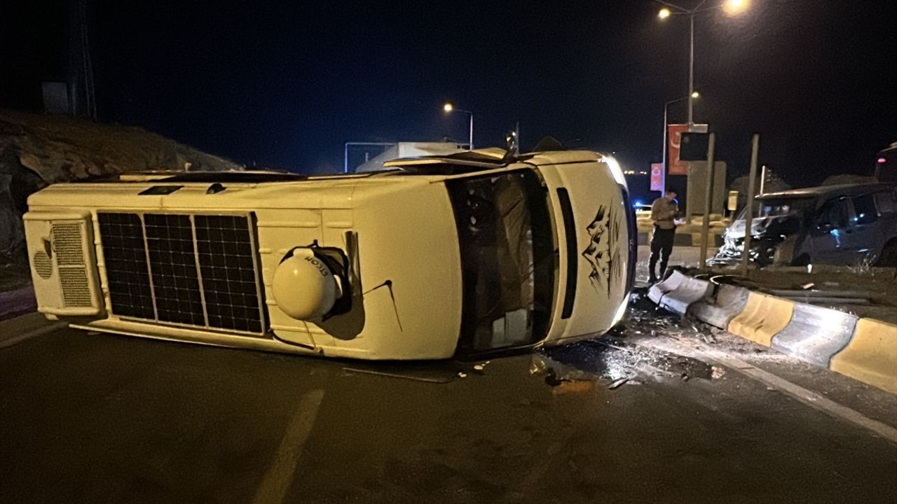 Van'da Trafik Kazası: 1 Ölü, 7 Yaralı