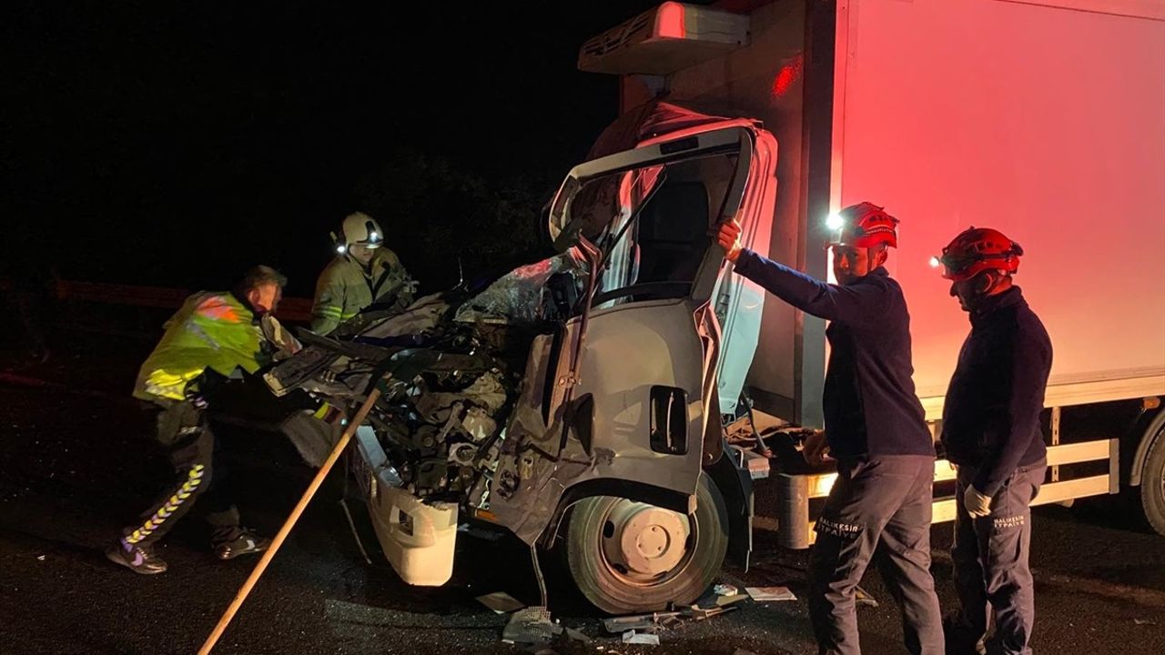 Zincirleme Trafik Kazası: 1 Ağır Yaralı