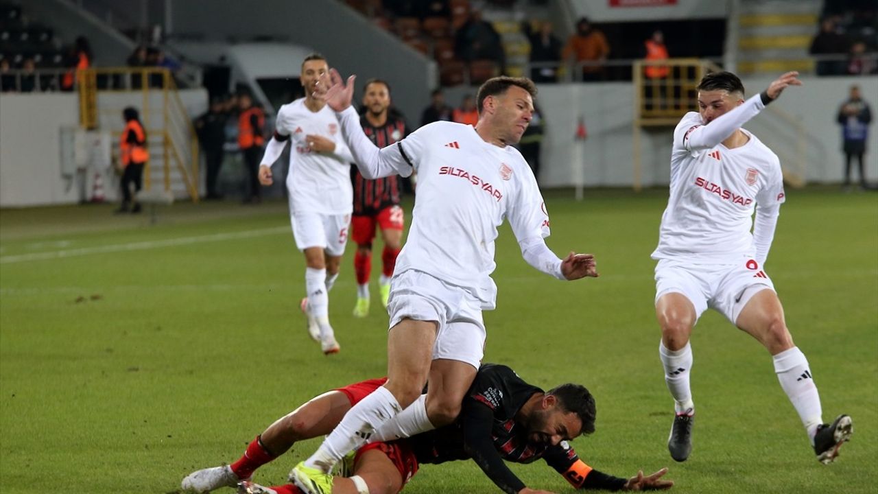 Ahlatcı Çorum FK, Pendikspor'u 1-0 Yenerek Önemli Bir Galibiyet Aldı