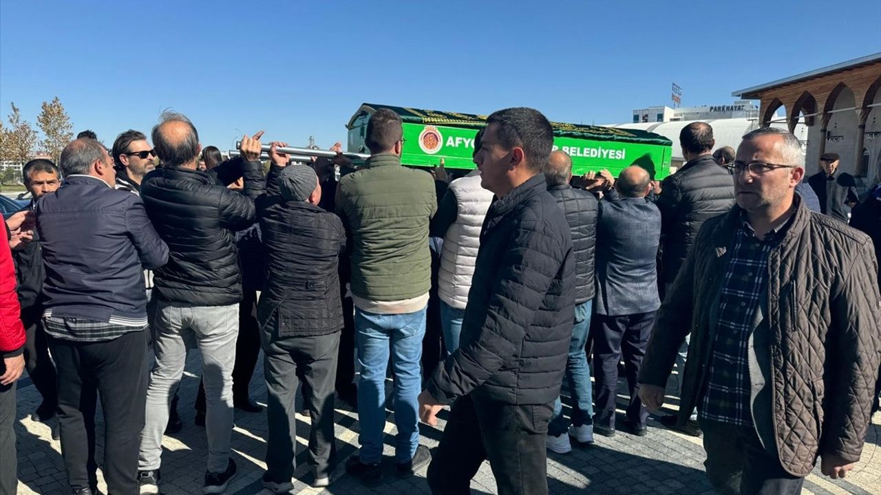 Ahmet Davutoğlu, Afyonkarahisar'da Cenaze Törenine Katıldı