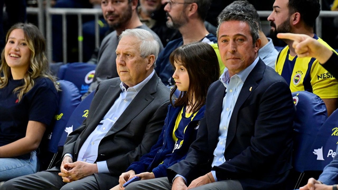 Ali Koç ve Aziz Yıldırım, Fenerbahçe Beko-Partizan Maçında Bir Araya Geldi