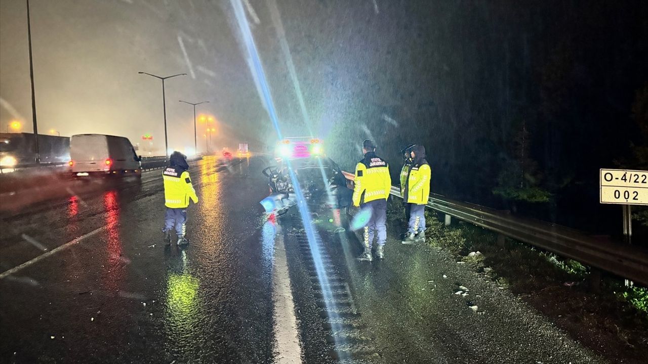 Anadolu Otoyolu'nda Tır Kazası: Üç Yaralı