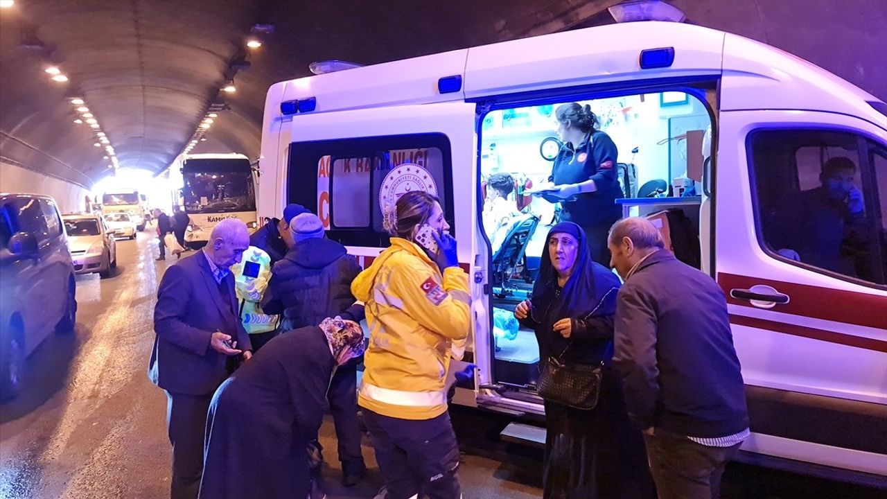 Anadolu Otoyolu'nda Zincirleme Trafik Kazası: 14 Yaralı