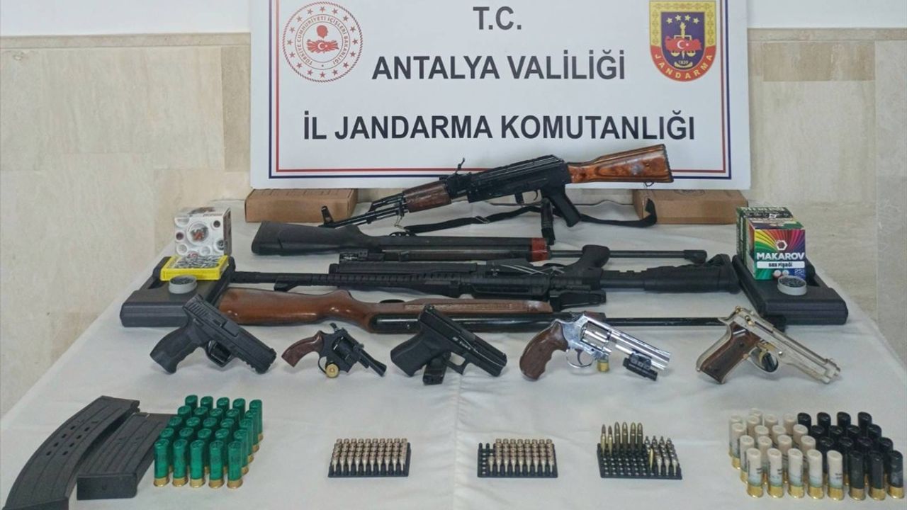 Antalya'da Silah Kaçakçılığı Operasyonu: 7 Gözaltı