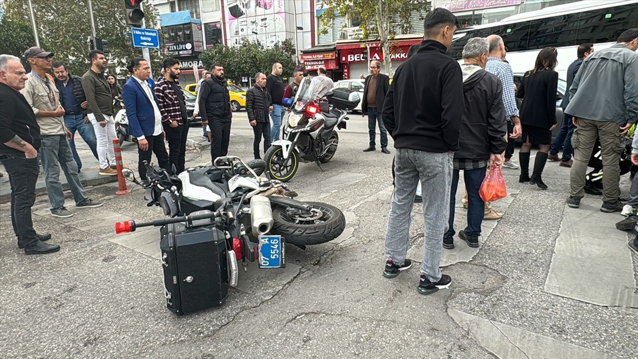 Antalya Emniyet Müdürü Yaralı Polis Memurunun Yanında