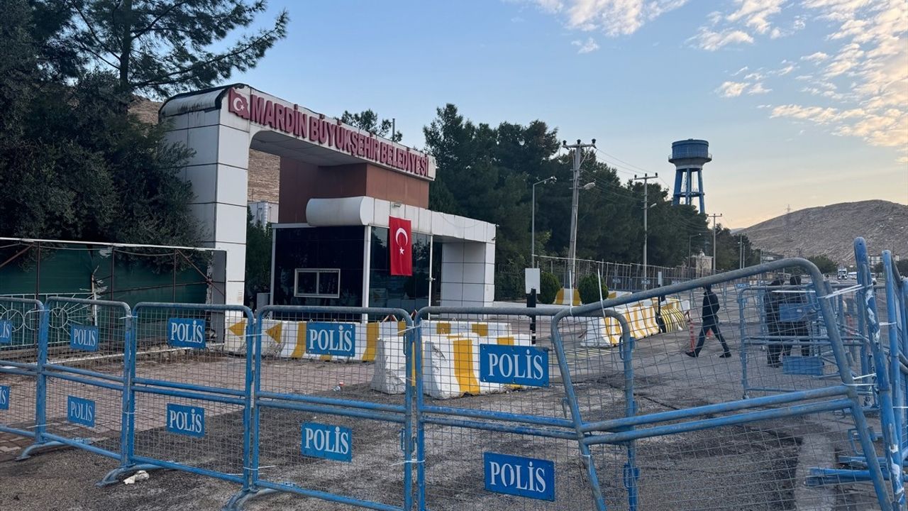 Belediye Başkanları Görevden Alındı