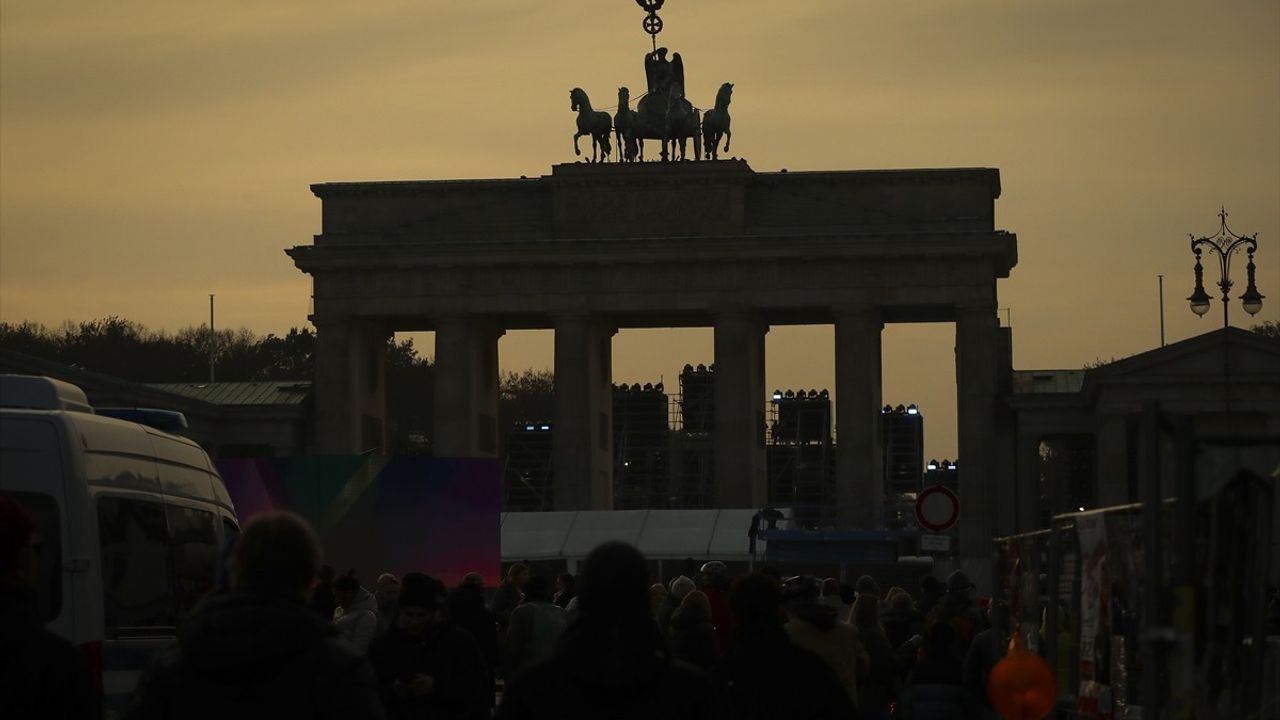 Berlin Duvarı'nın Yıkılışının 35. Yıl Dönümü Etkinliklerle Kutlanıyor