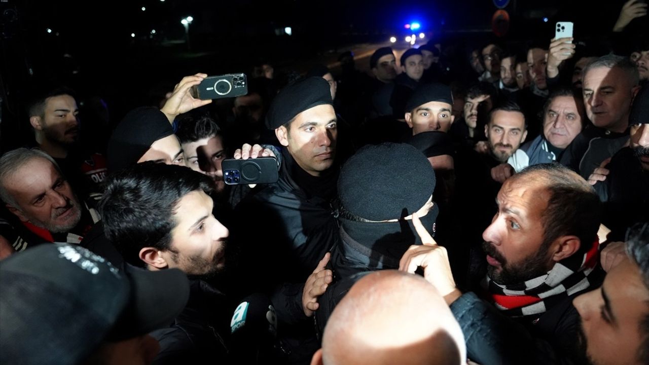 Beşiktaş Taraftarlarından Protesto: Maccabi Tel-Aviv Mağlubiyetinin Ardından Tepkiler Yükseldi