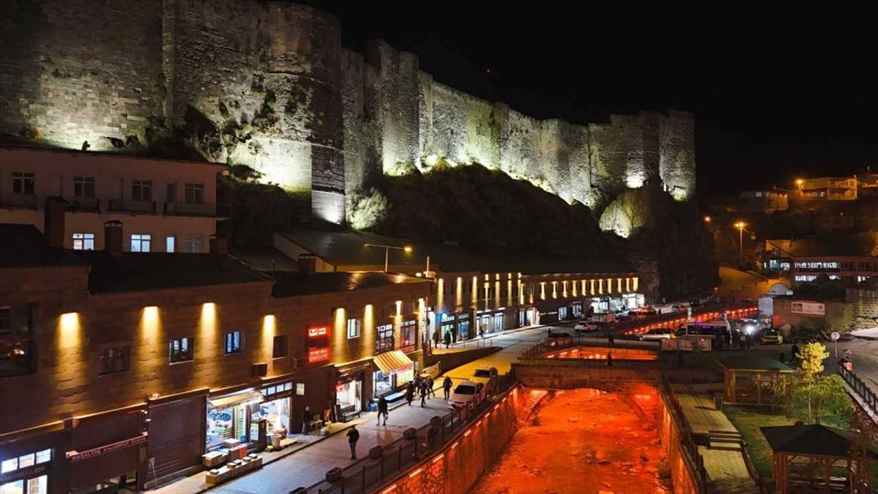 Bitlis'te Tarihi Dokuya Özel Işıklandırma Projeleri Gerçekleştirildi