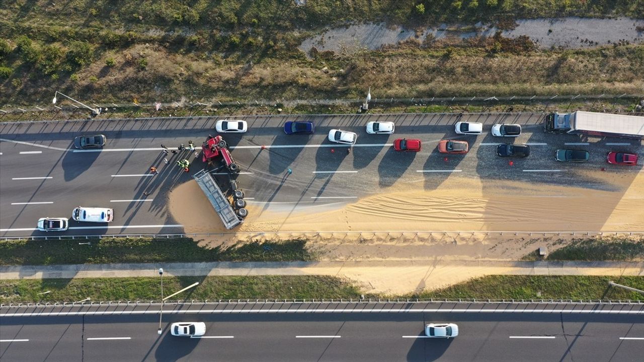 Bolu'da Devri Tır Trafiği Aksattı