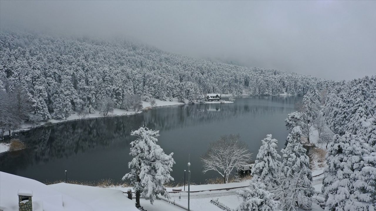 Bolu'da Gölcük Tabiat Parkı Kışa Merhaba Dedi