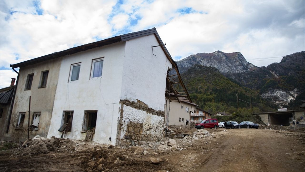 Bosna Hersek'teki Sel Felaketinin Ardından Hasar Giderme Çalışmaları Devam Ediyor