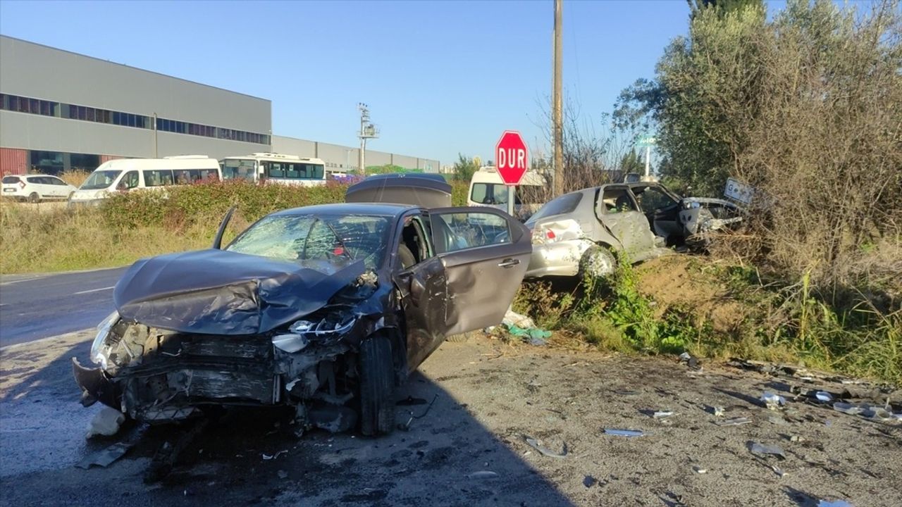 Bursa'da Meydana Gelen Trafik Kazasında 7 Kişi Yaralandı