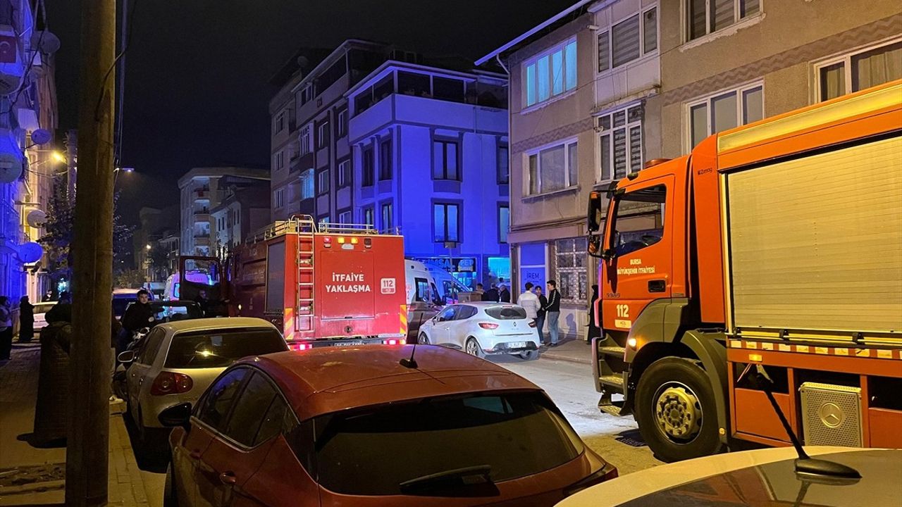 Bursa'da Yangın: Anne ve 4 Çocuk Dumandan Etkilendi