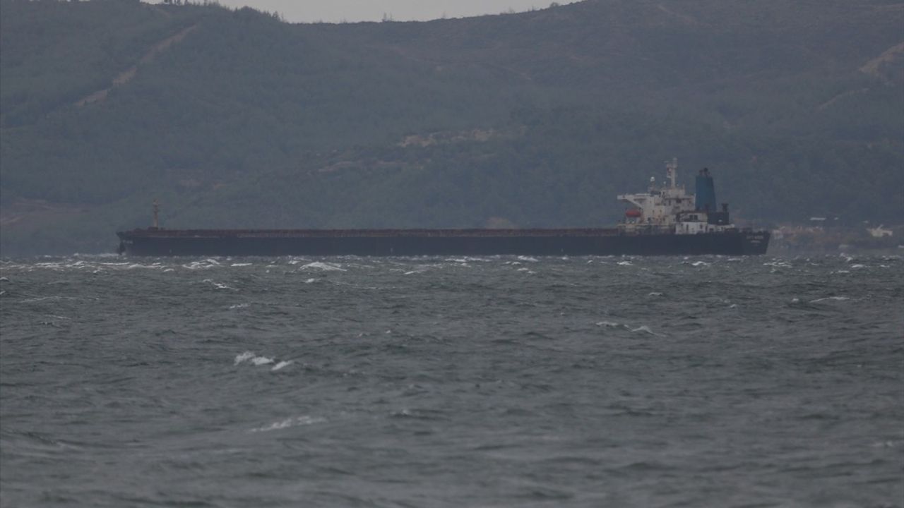 Çanakkale Boğazı Gemi Arızası Nedeniyle Geçişlere Kapandı