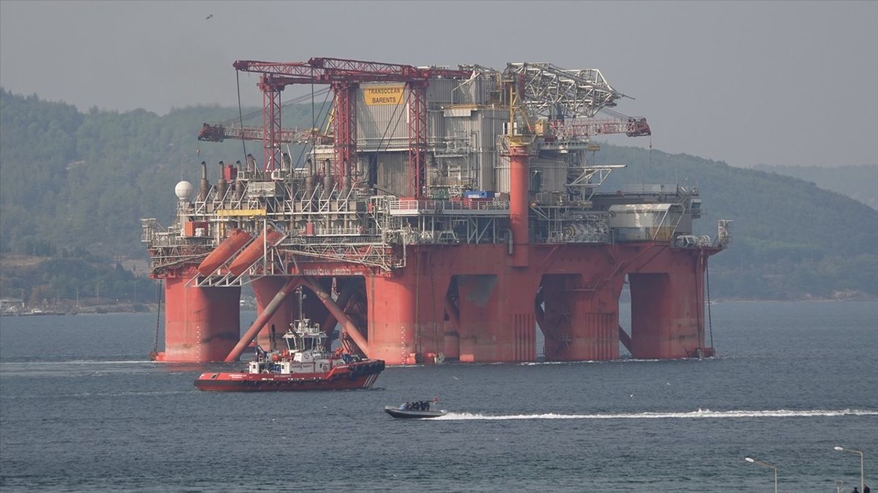 Çanakkale Boğazı, Petrol Platformunun Geçişi İçin Tek Yönlü Kapatıldı