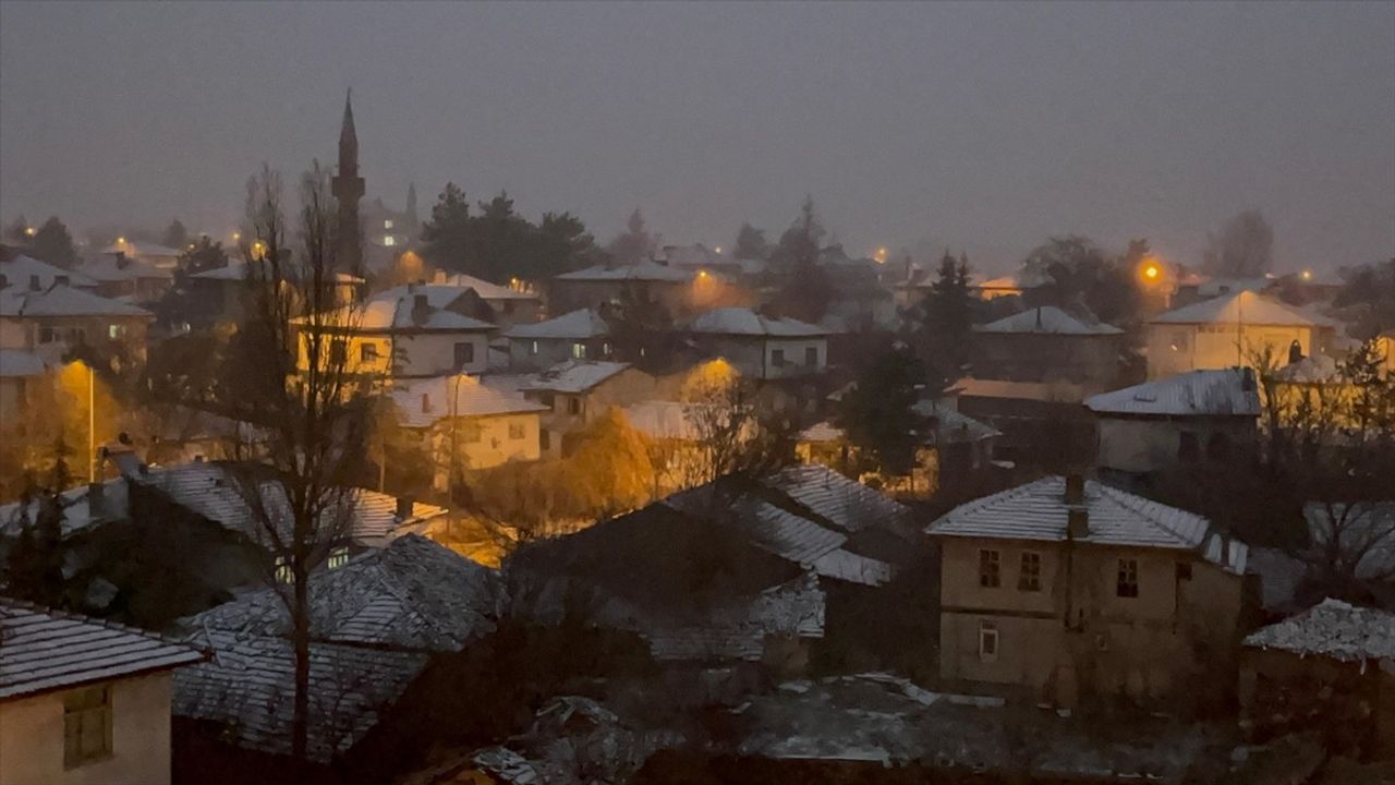 Çankırı Çerkeş'te Kar Yağışı Etkili Olmaya Başladı