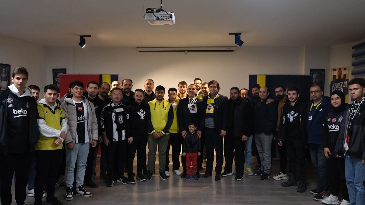 Çankırı'da Fenerbahçe ve Beşiktaş Taraftarları Maçı Birlikte İzledi