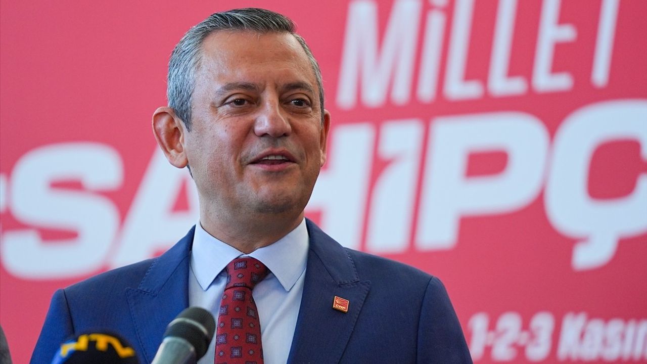 CHP Genel Başkanı Özel'den Esenyurt'a Ziyaret ve Gündem Değerlendirmesi