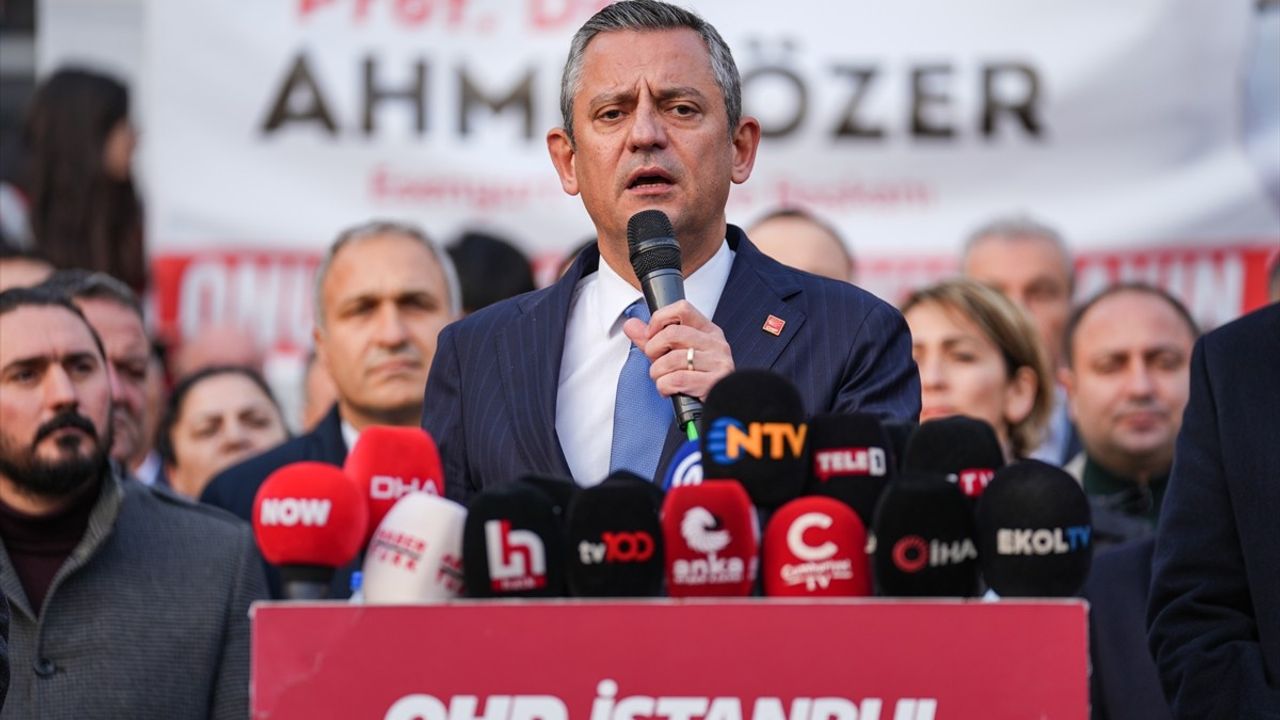 CHP Genel Başkanı Özgür Özel, Esenyurt'ta Demokrasi Nöbetine Devam Edecek