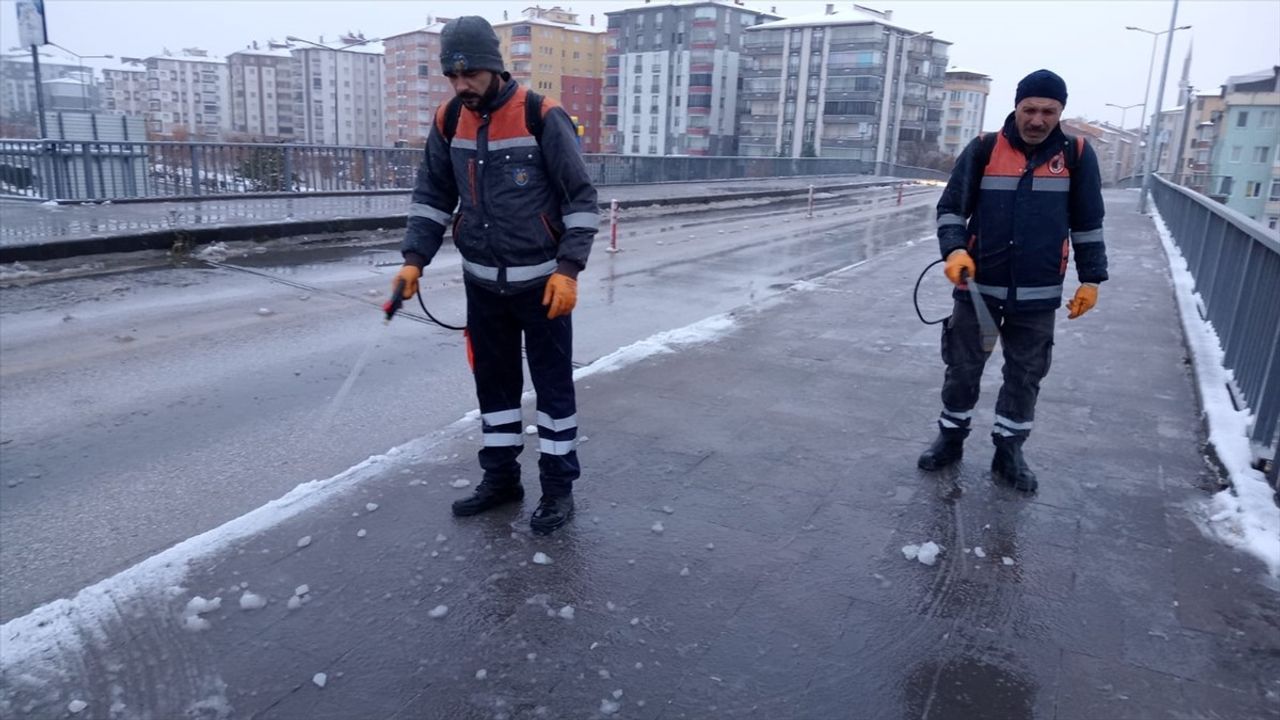 Çorum'da Yoğun Kar Yağışı Etkisi