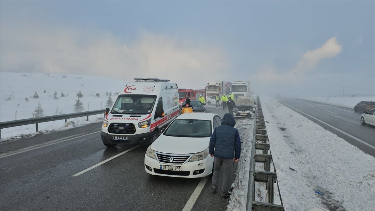 Çorum'da Zincirleme Trafik Kazası: 10 Yaralı