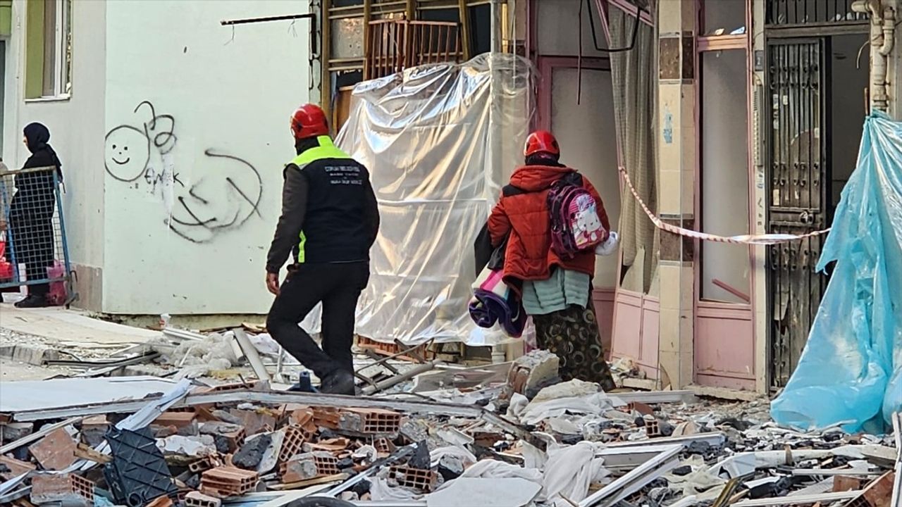 Çorum'daki Patlamada Hasar Gören Daireler İncelendi