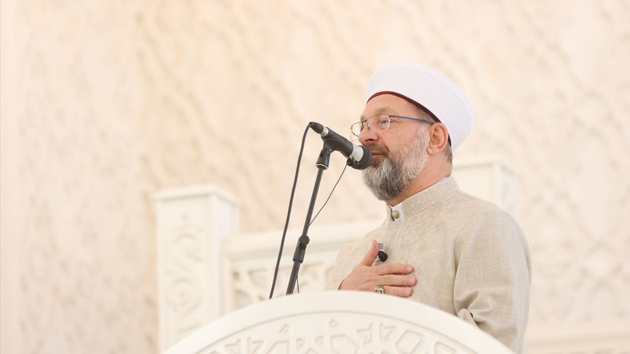 Diyanet Başkanı Erbaş, Müslümanların Birliğine Dikkat Çekti