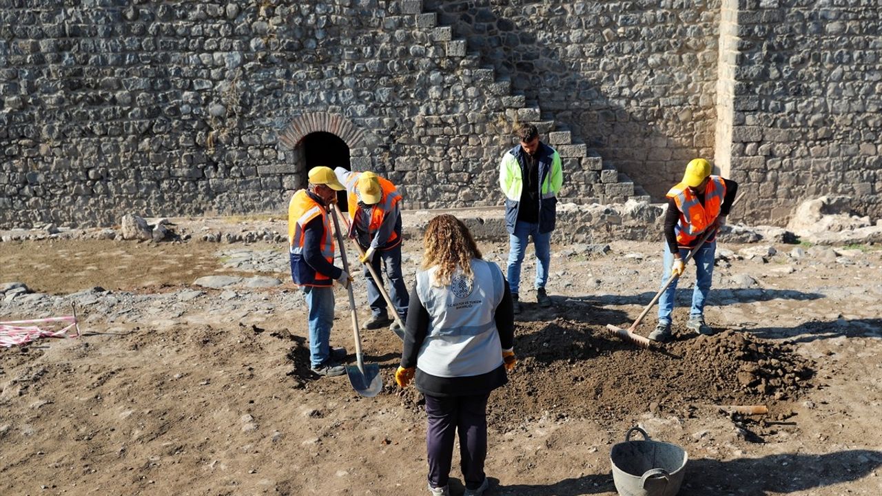 Diyarbakır'da Amida Höyük'te Çanakkale Savaşı Rozeti Bulundu