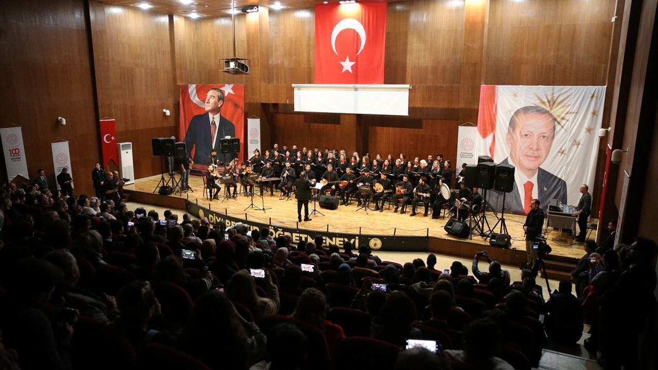 Diyarbakır Valisi Zorluoğlu'ndan Öğretmenler Günü Mesajı