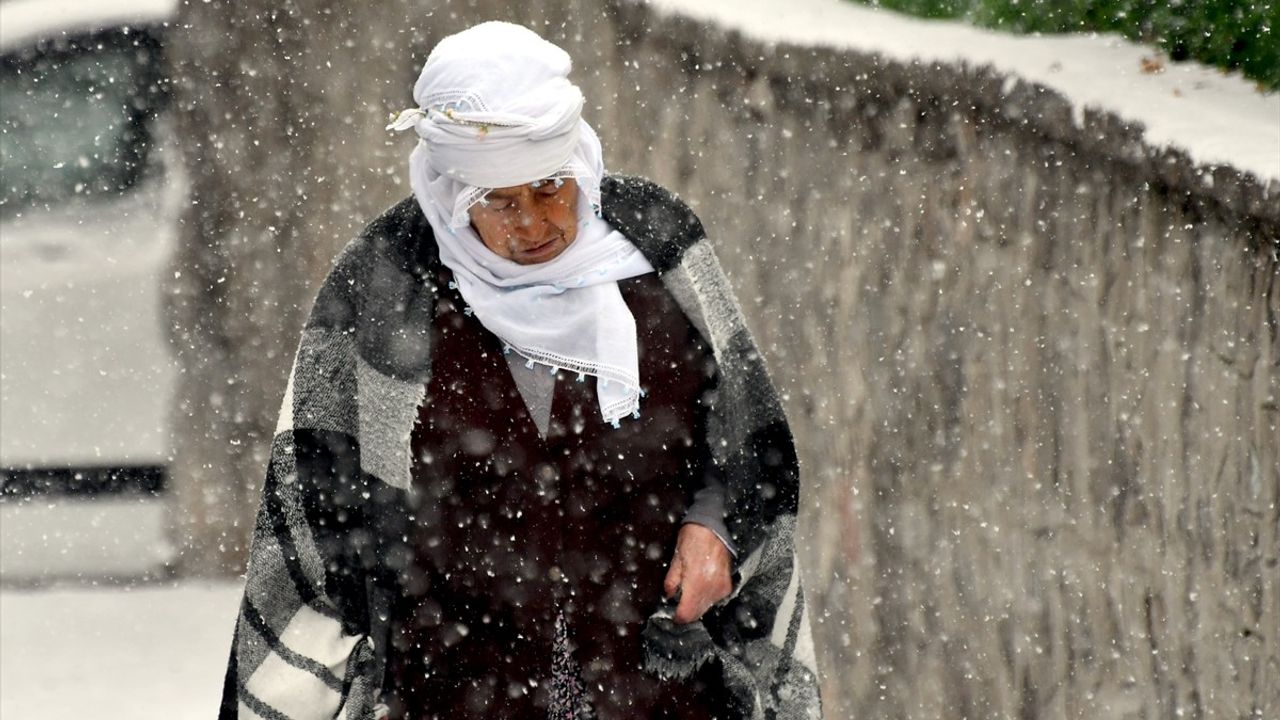 Doğu Anadolu'da Dondurucu Soğuklar Etkili Olmaya Devam Ediyor