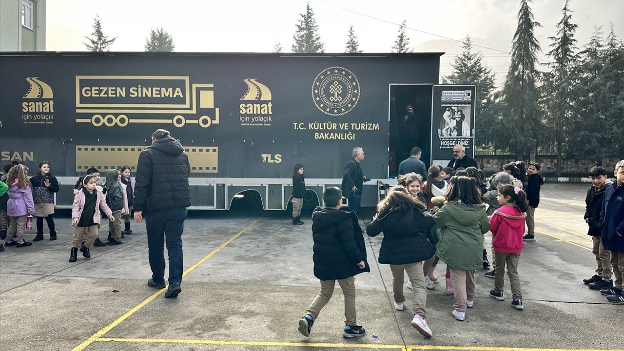 Düzce'deki Koruyucu Gezen Sinema Tırı Eğitim İçin Yola Çıkıyor