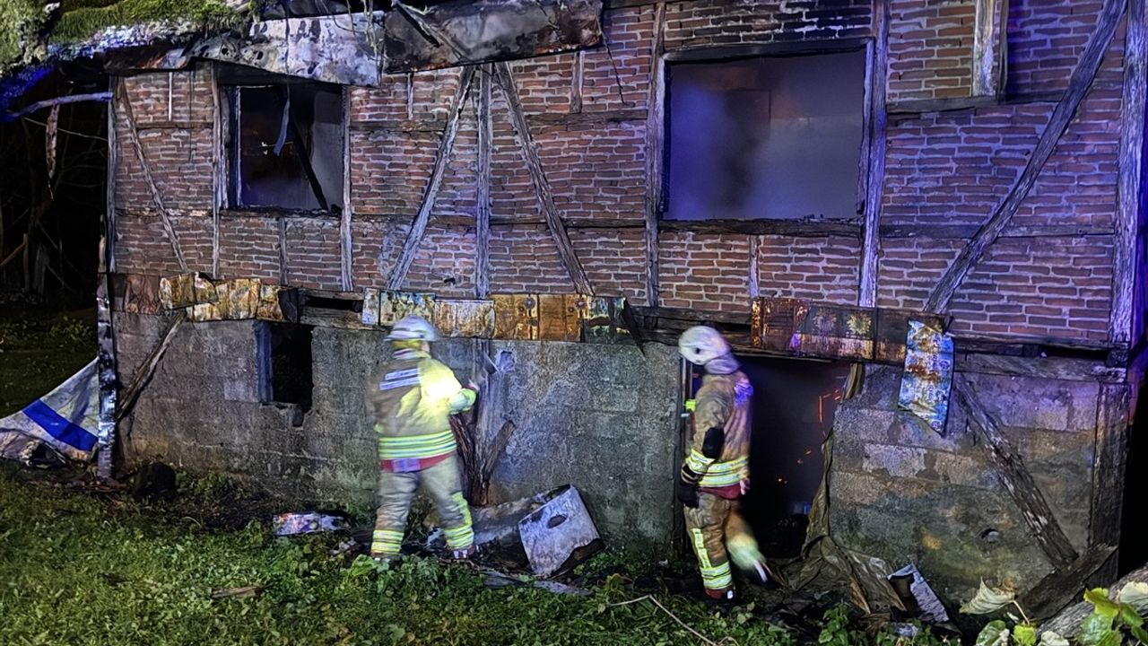 Düzce'deki Yangın İtfaiye Ekiplerince Söndürüldü