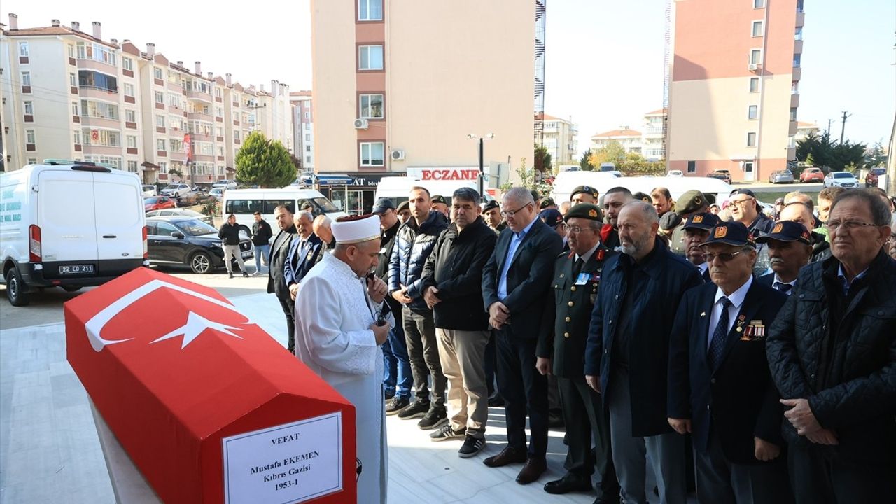 Edirne'de Kıbrıs Gazisi Mustafa Ekemen Son Yolculuğuna Uğurlandı