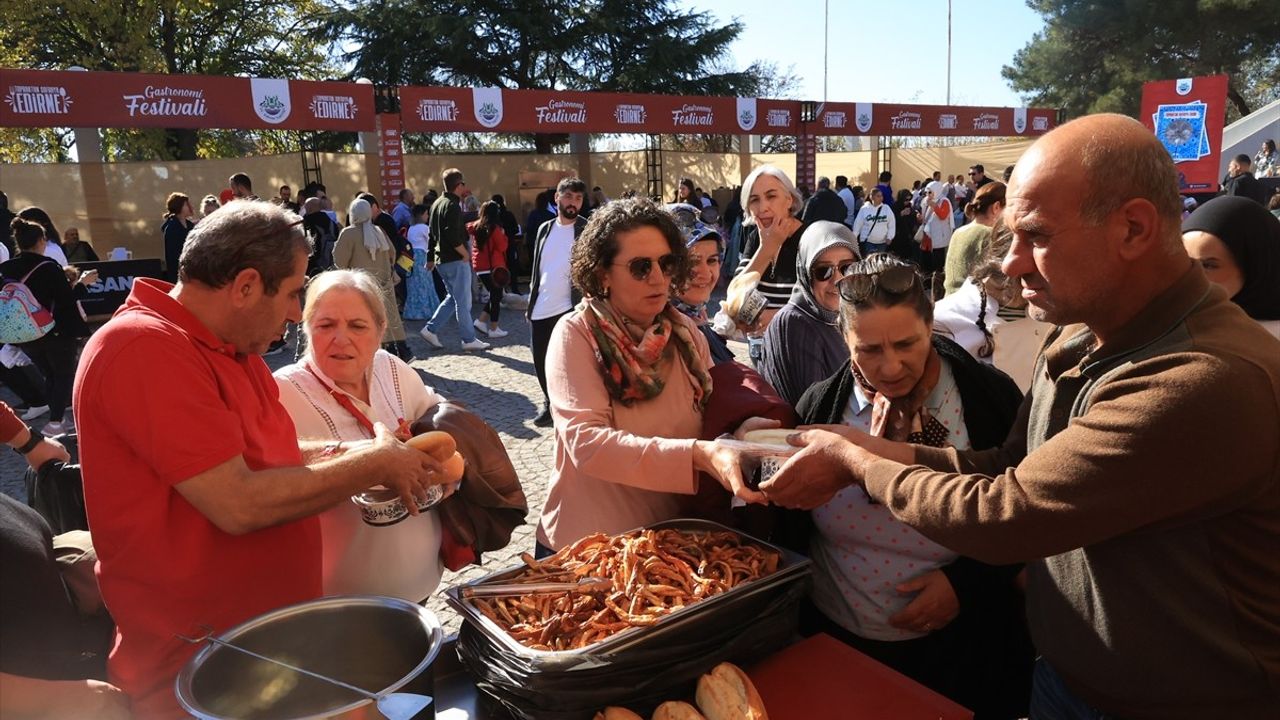 Edirne Gastronomi Festivali'nde Tava Ciğeri Kuyruğu