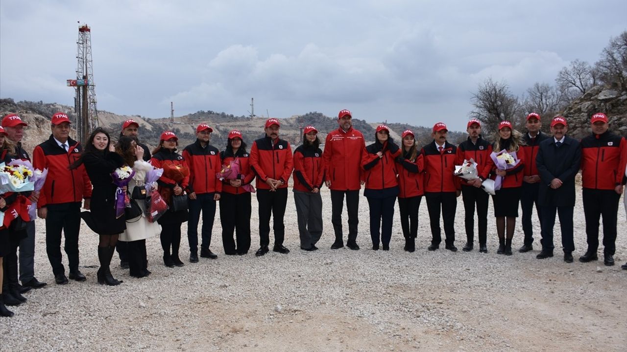 Enerji Bakanı Bayraktar, Öğretmenler Günü'nde Şehit Aybüke Yalçın'ı Andı