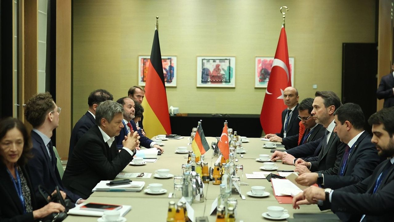 Enerji ve Tabii Kaynaklar Bakanı Bayraktar, Alman Yatırımcıları Türkiye'ye Çağırdı