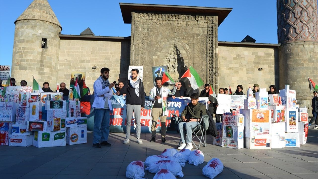 Erzurum'da Sağlık Çalışanları Gazze İçin Sessiz Yürüyüş Gerçekleştirdi