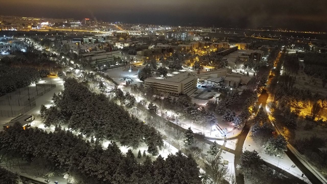 Erzurum'un Tarihi Yapıları Beyaza Büründü